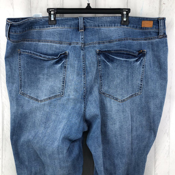 24W Frayed hem jeans