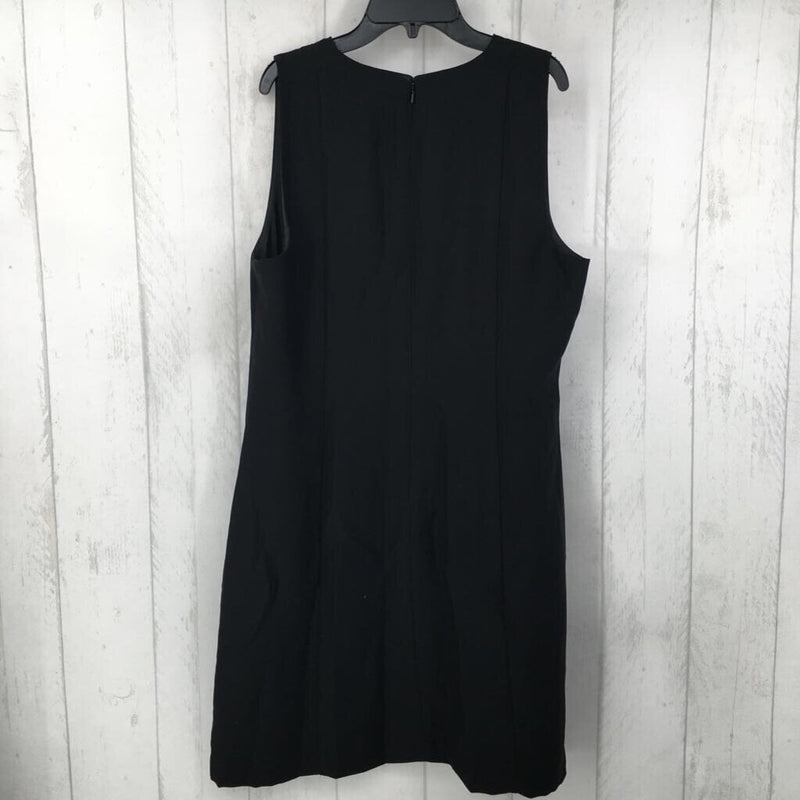 14 V-neck slvls dress