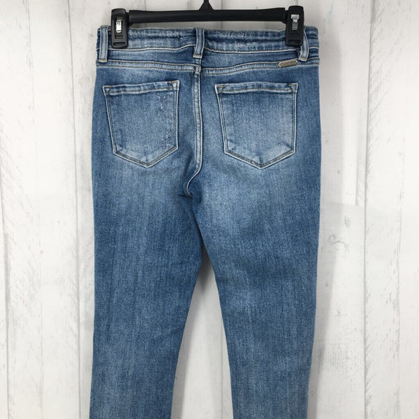 25 Distressed frayed hem jeans