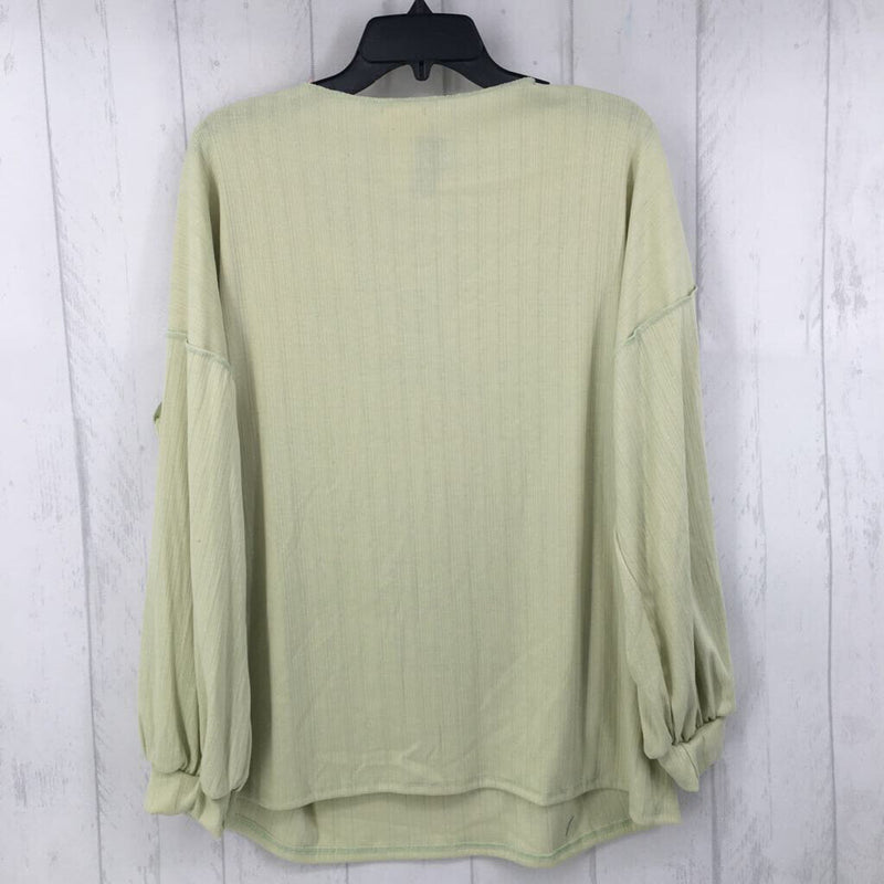 M 3/4 slv v-neck pocket top