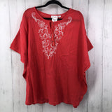 1x s/s keyhole embroidered top