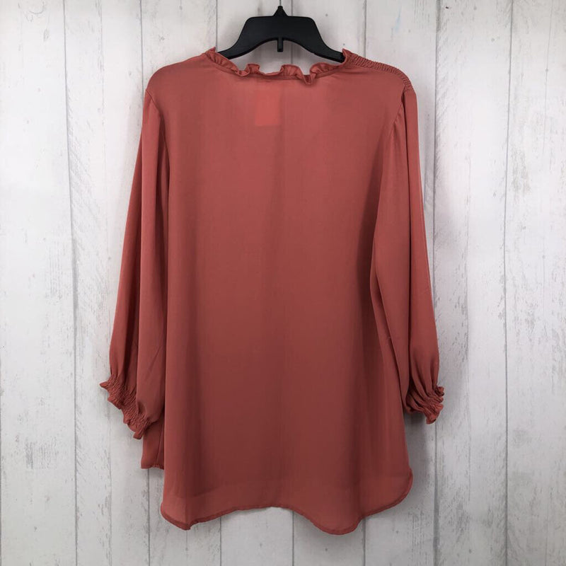 1X Smocked v-neck l/s top