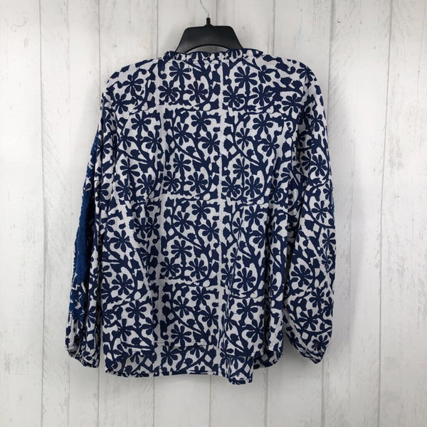 L embroidered l/s top