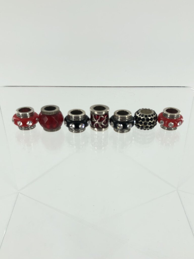 7Pc jewelry charms blk/red