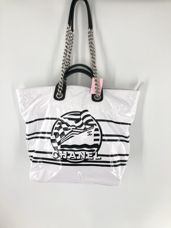 chain strap stripe shopping tote