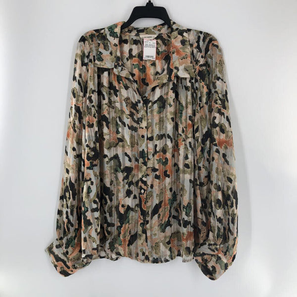 XL Animal print button down l/s top