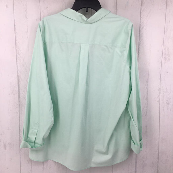 18 Button down l/s top