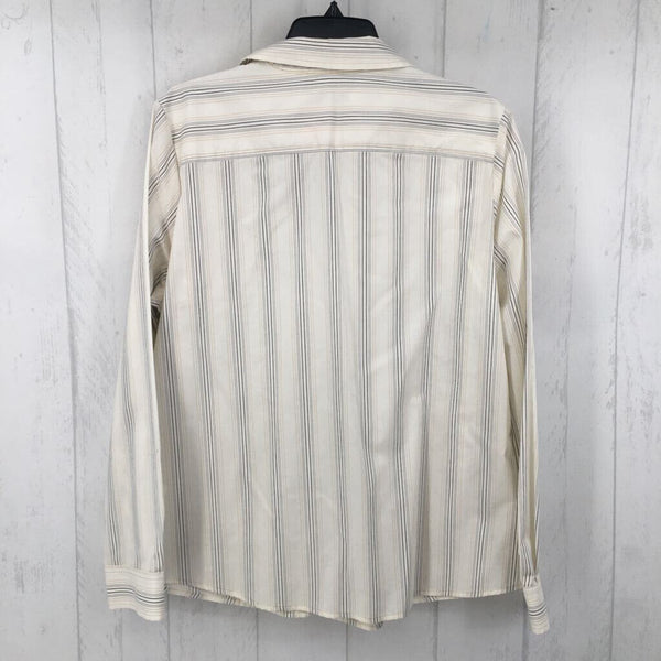 16 Striped button down l/s top