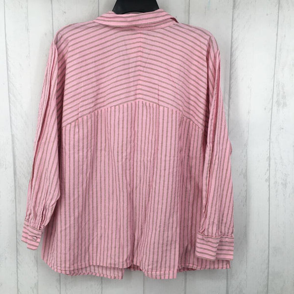 16 Striped button down l/s top