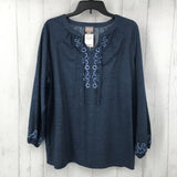 2(L) Embroidered chambray l/s top