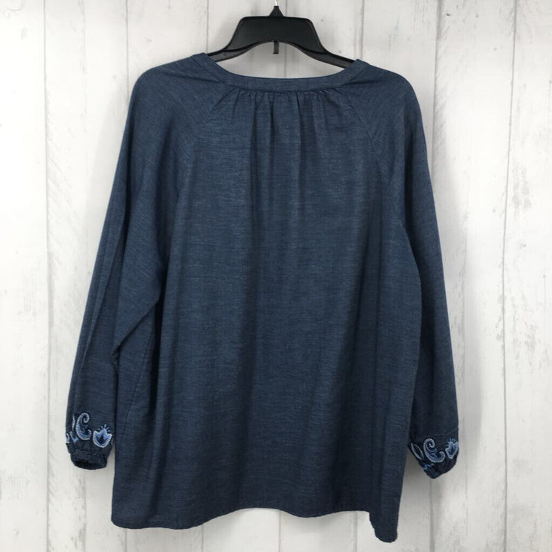 2(L) Embroidered chambray l/s top