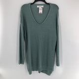 L V-neck sweater