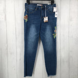 R40 8 Flo embroidered jean