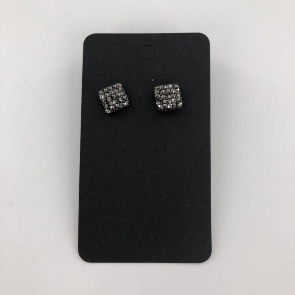 Black rhinestone square earrings