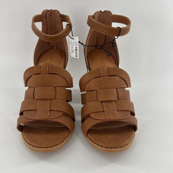 8 Strappy block heel sandal