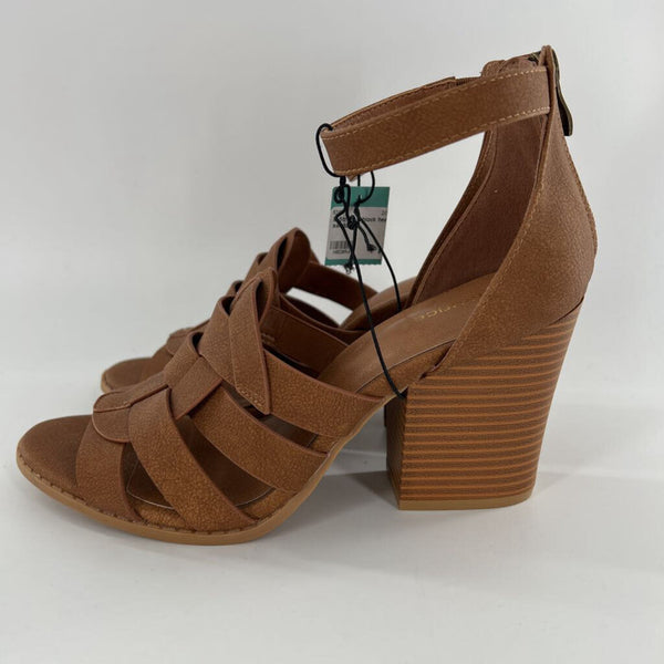 8 Strappy block heel sandal