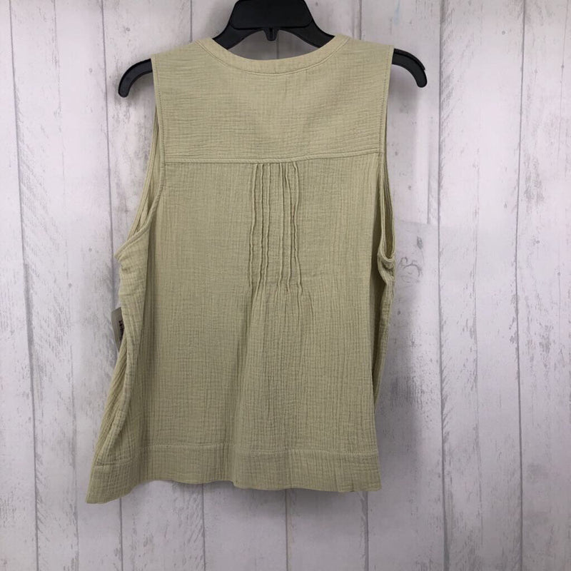 R35 L Gauzy 1/2 button down tank