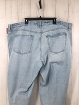 26 Mid-rise baggy jeans