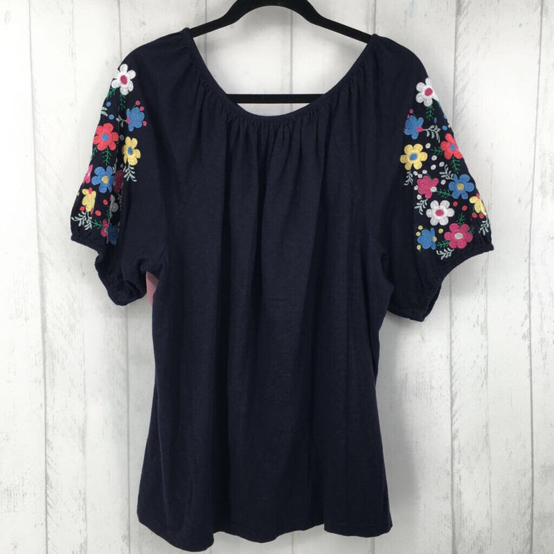 2X Flo embroidered s/s top