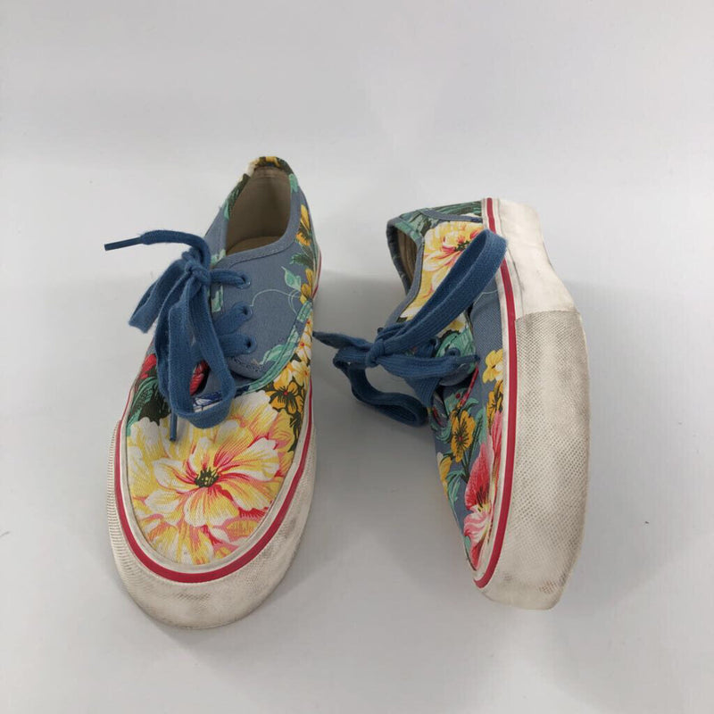 8 Flo print canvas lace up sneaker