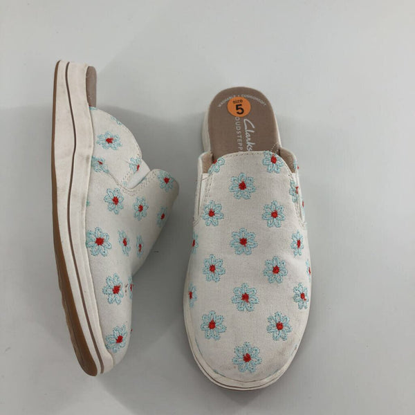 5 Canvas flo print slip-on