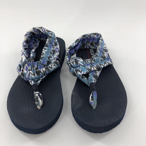 7 Printed strappy sandal