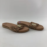 8 Animal print sli-on sandal