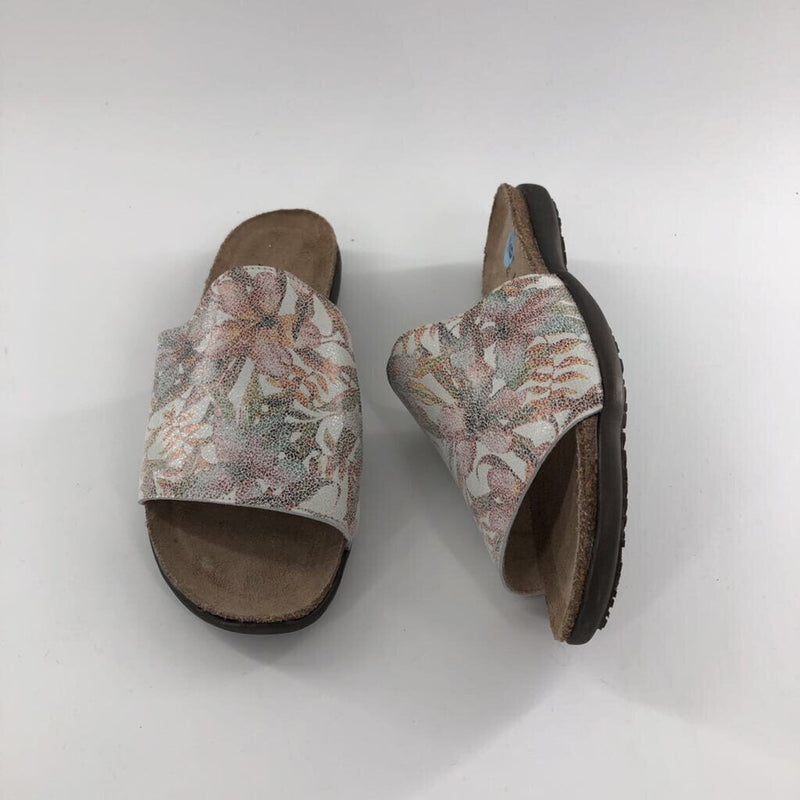 6 Flo print sandal