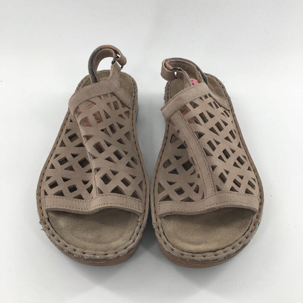 8 Cutout leather sandal