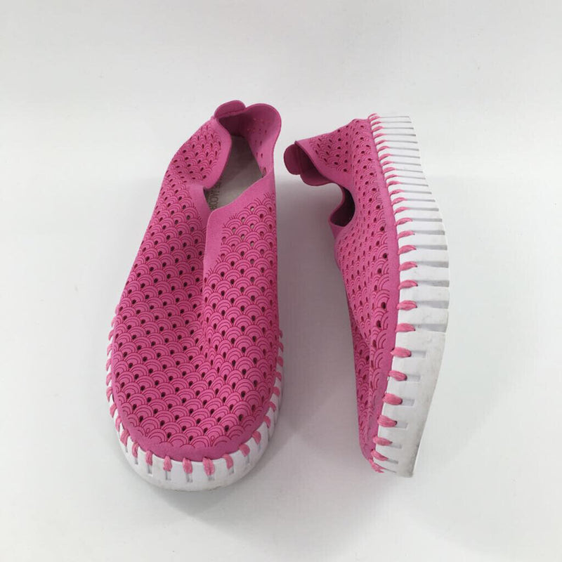 8.5 Cutout slip-on sneaker