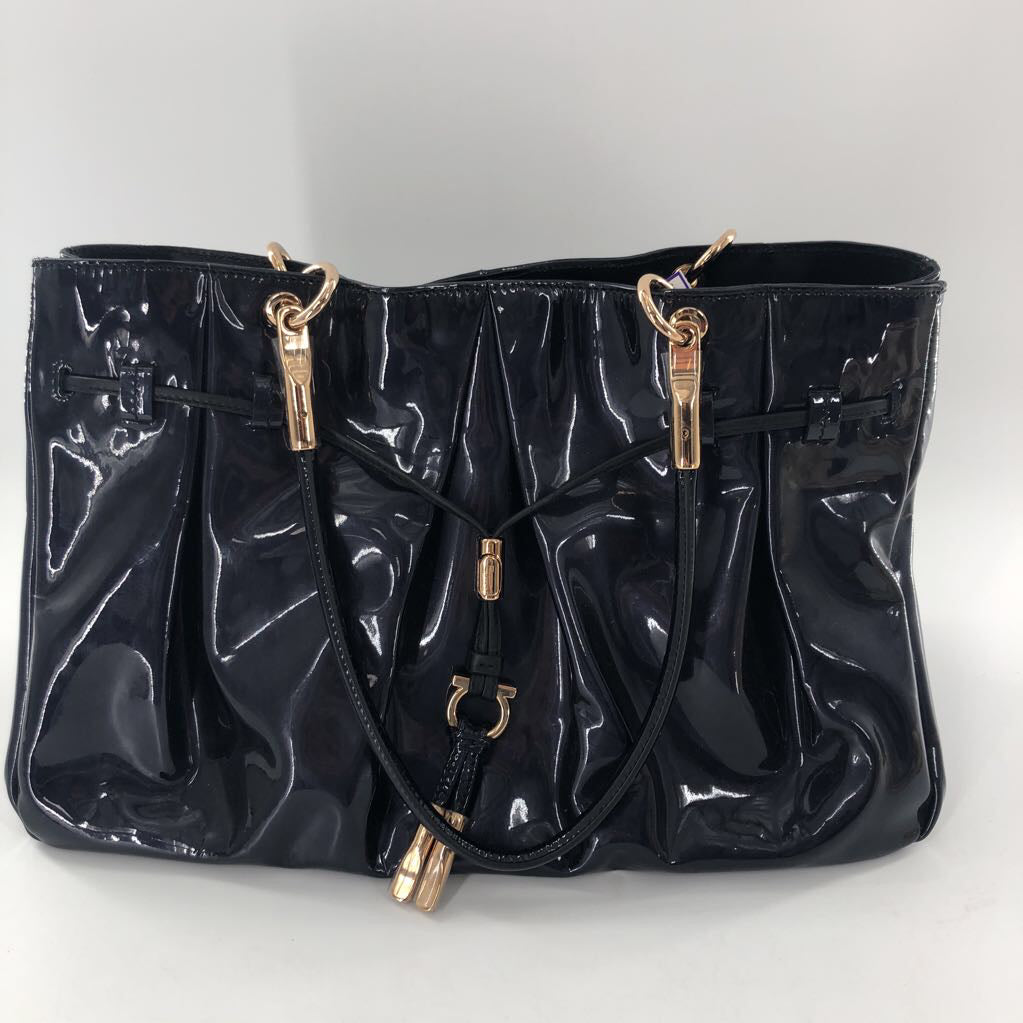 R1750 patent pleated shoulder bag