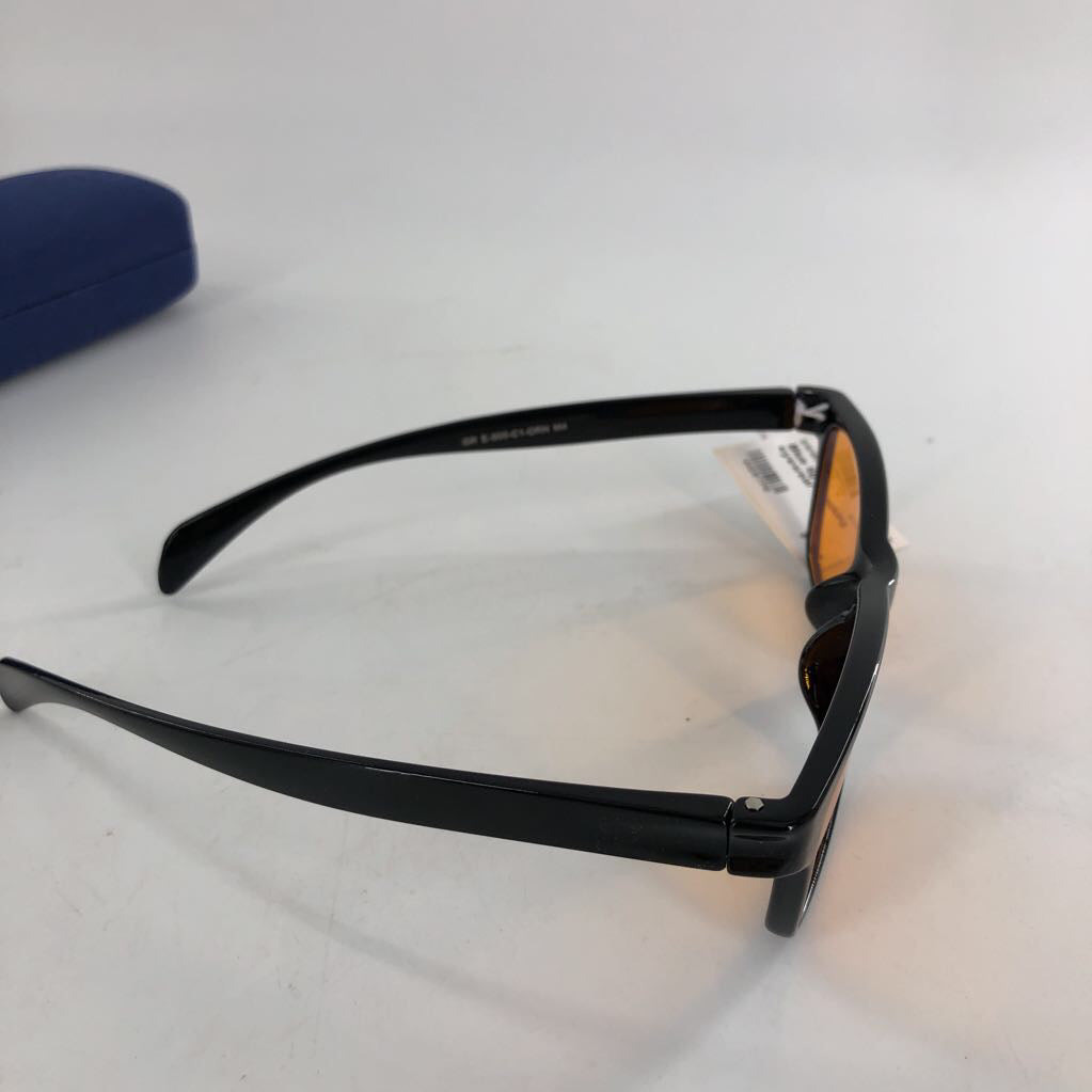 Blue light blocking eyewear