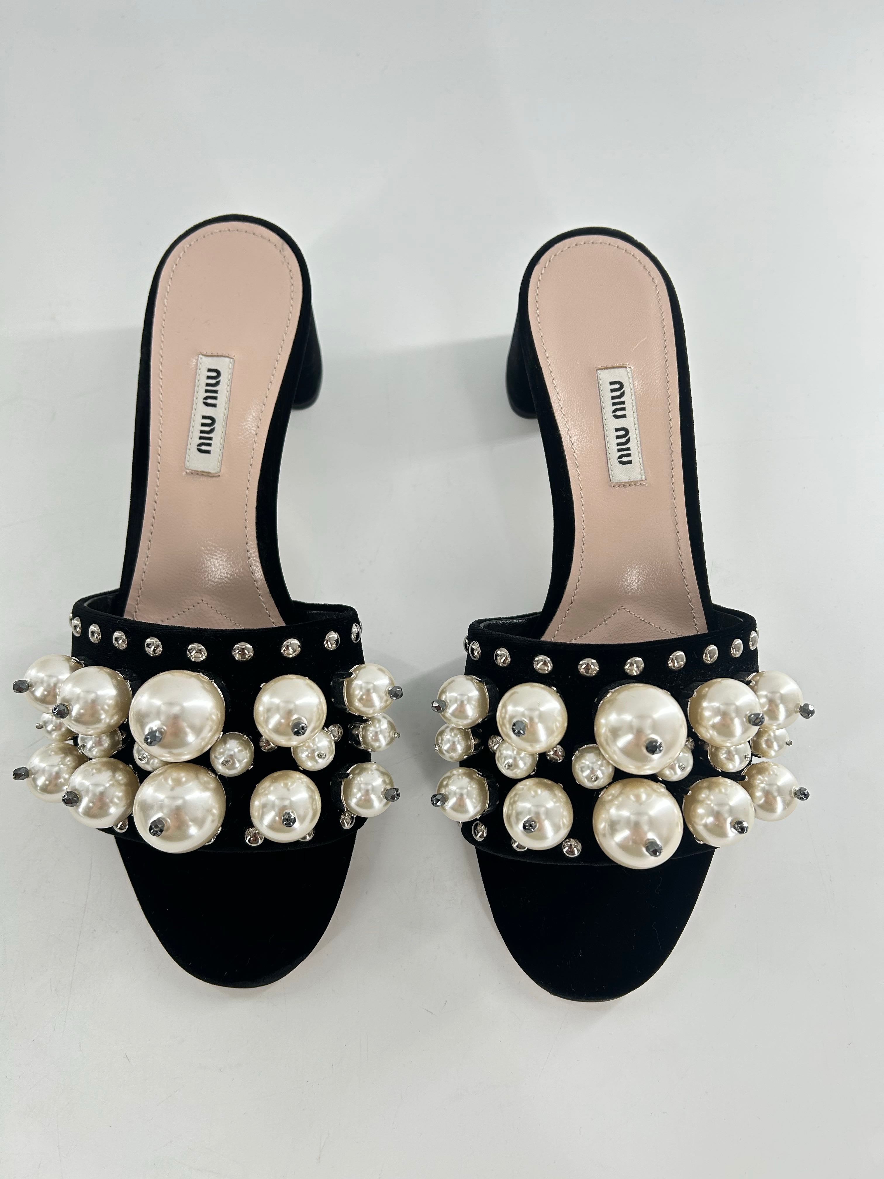 10.5 pearl velvet clogs