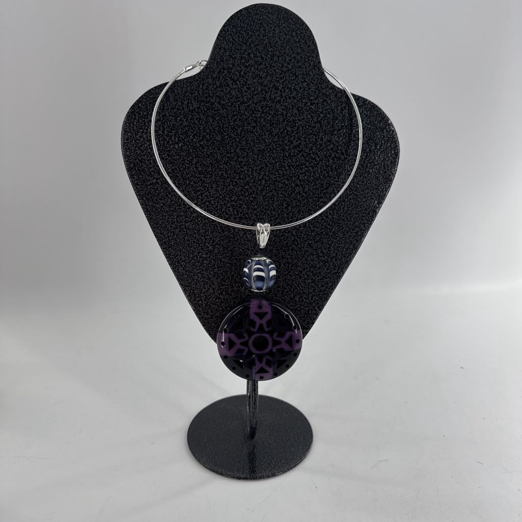 R30 medalion pendant choker