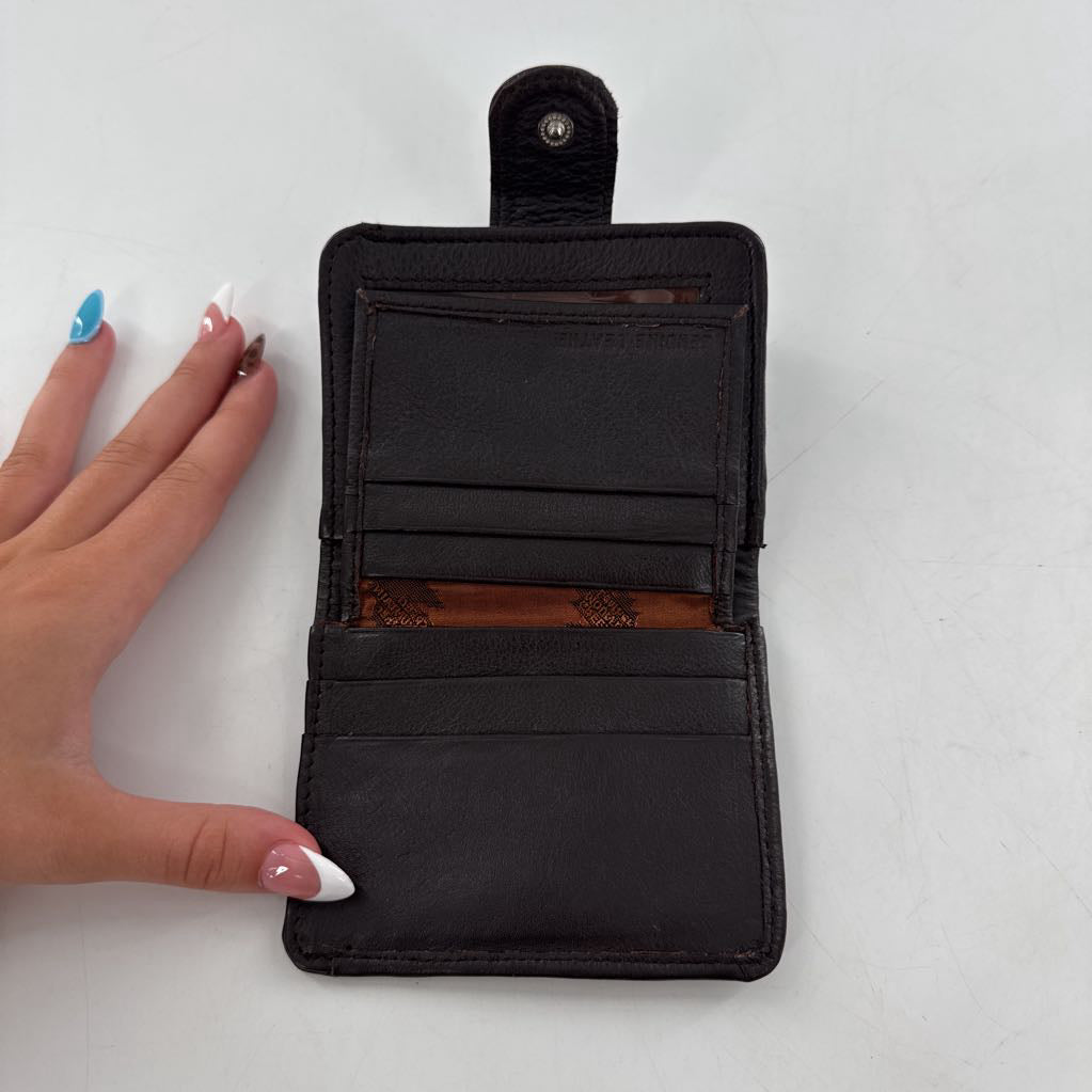 leather bi-fold wallet