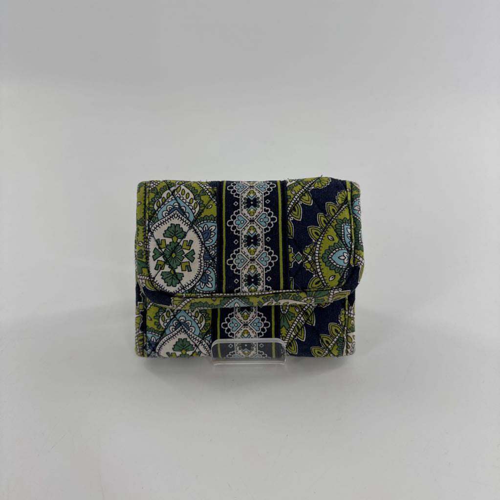 quilted bi-fold wallet