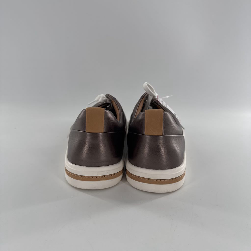 9.5 leather lace up sneaker