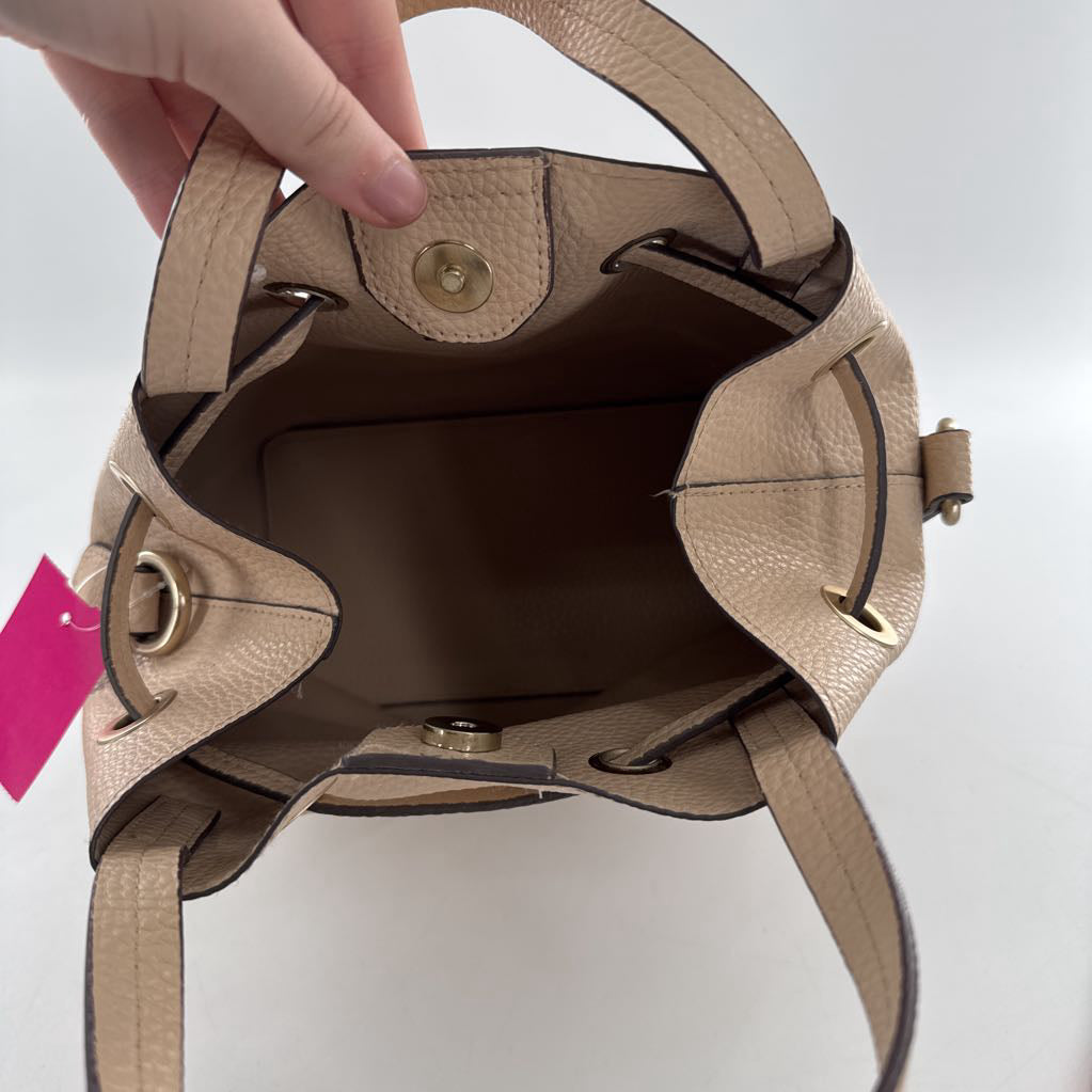 vegan leather bucketbag