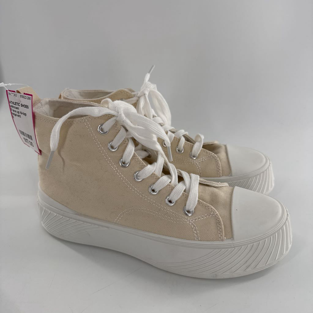 8 lace up hi-top sneaker