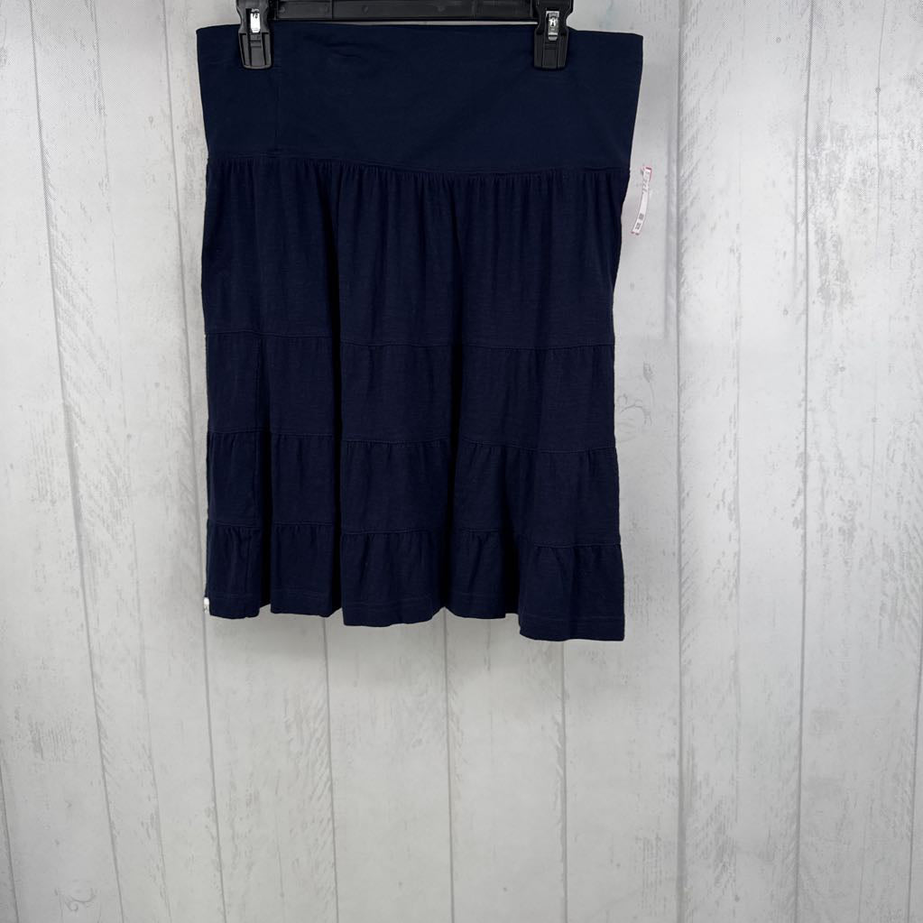 L pull on tiered skirt