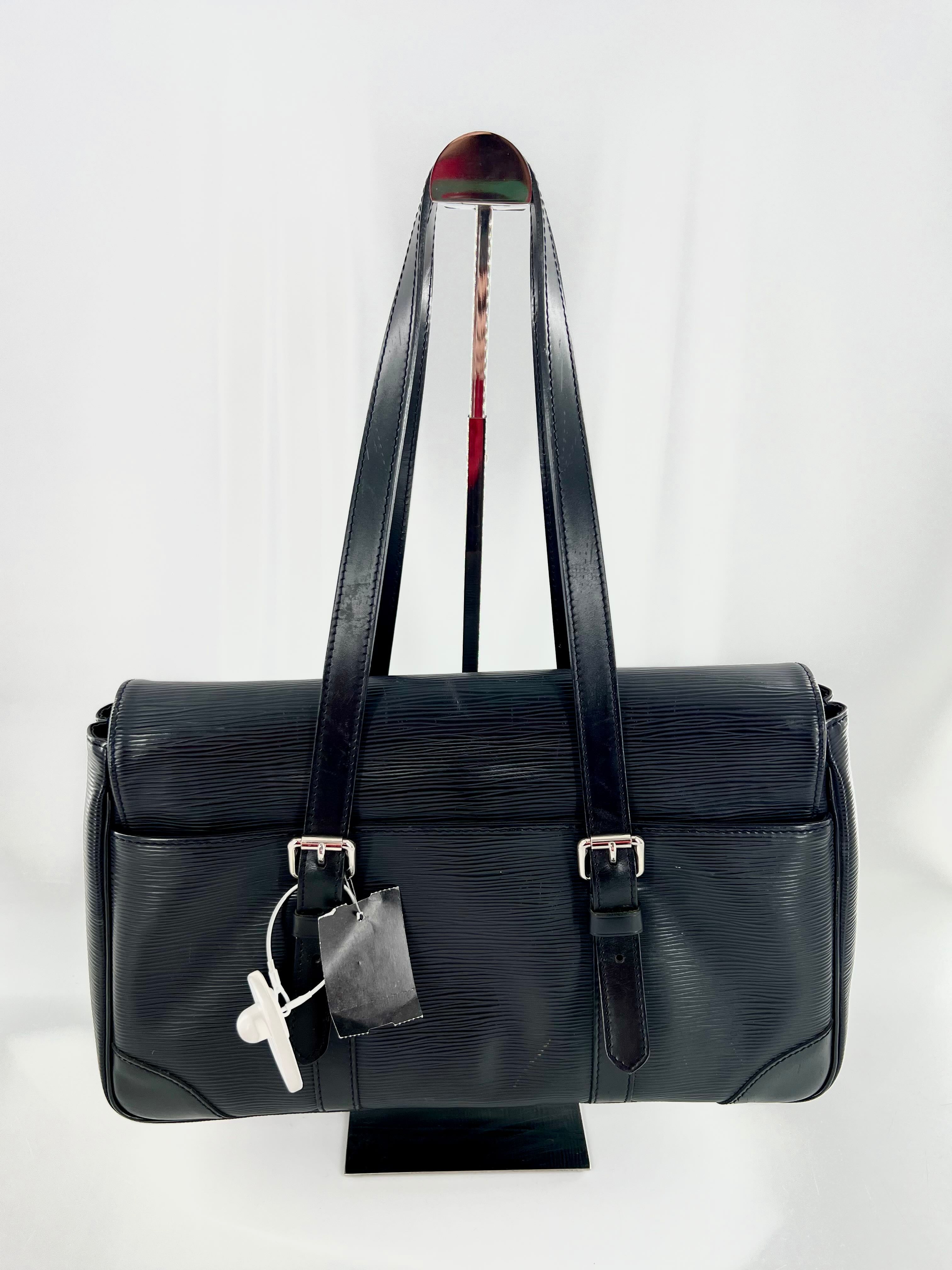 Louis Vuitton Epi Leather Segur Shoulder - snap-flap w/ clip clasp closure mm