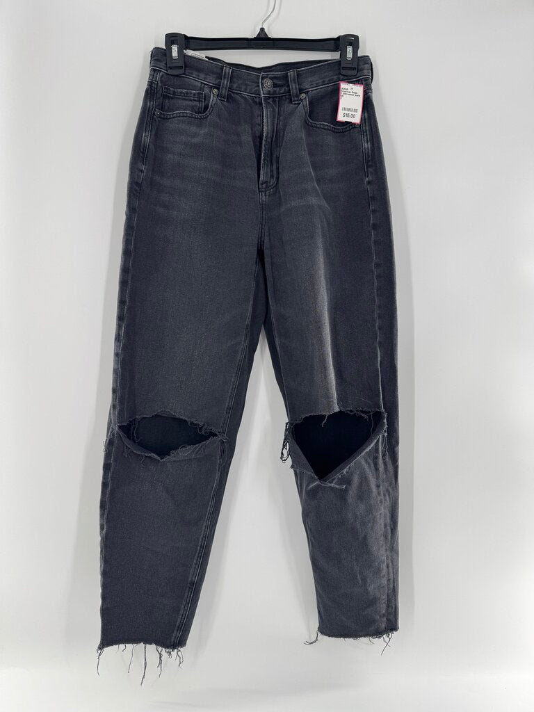 2 distressed jeans