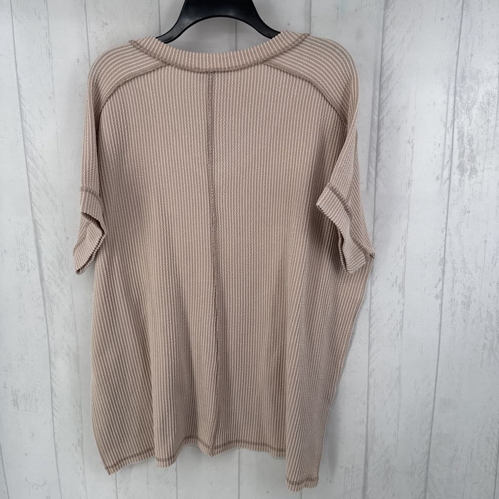 L/XL s/s ribbed v-neck top