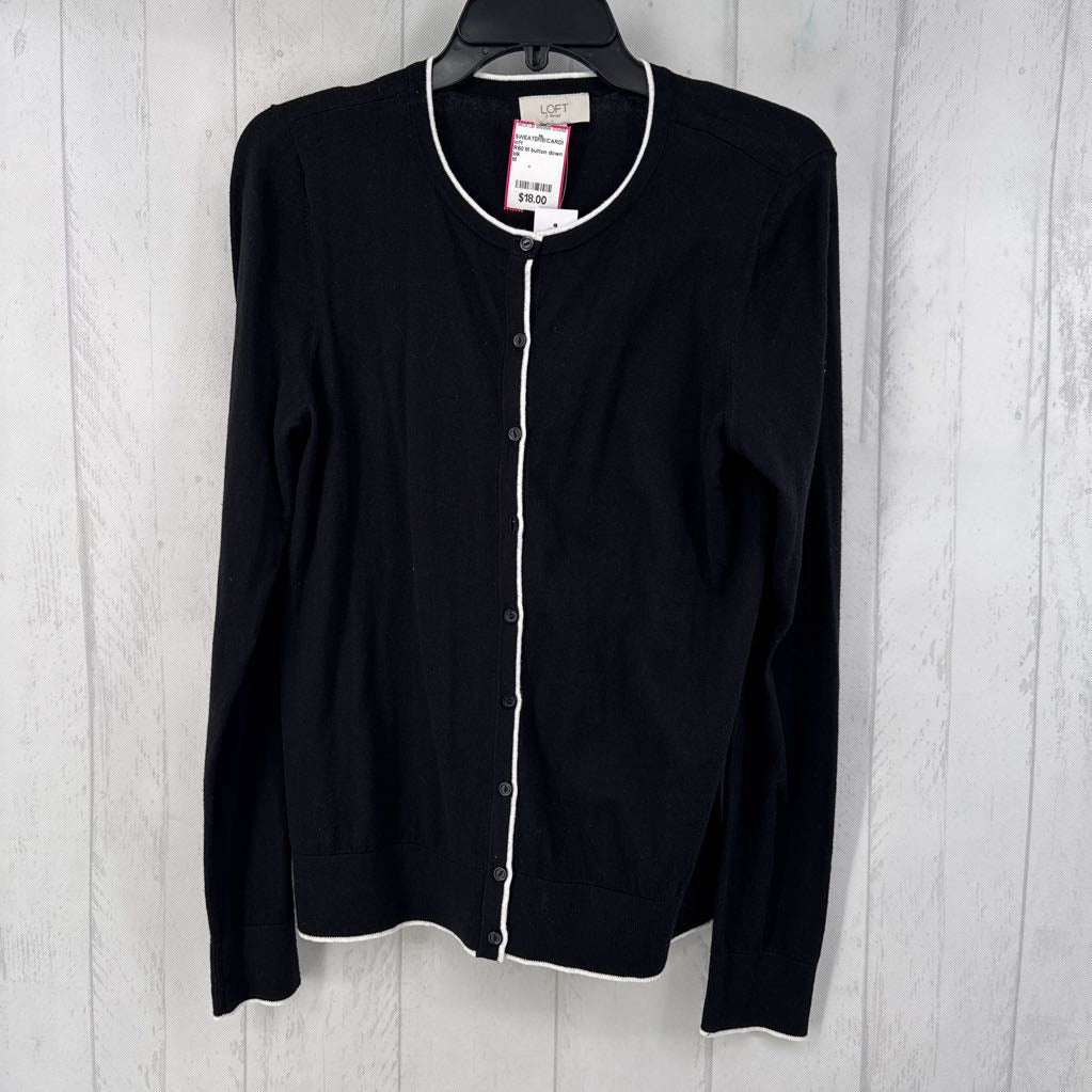 R50 M button down cardi