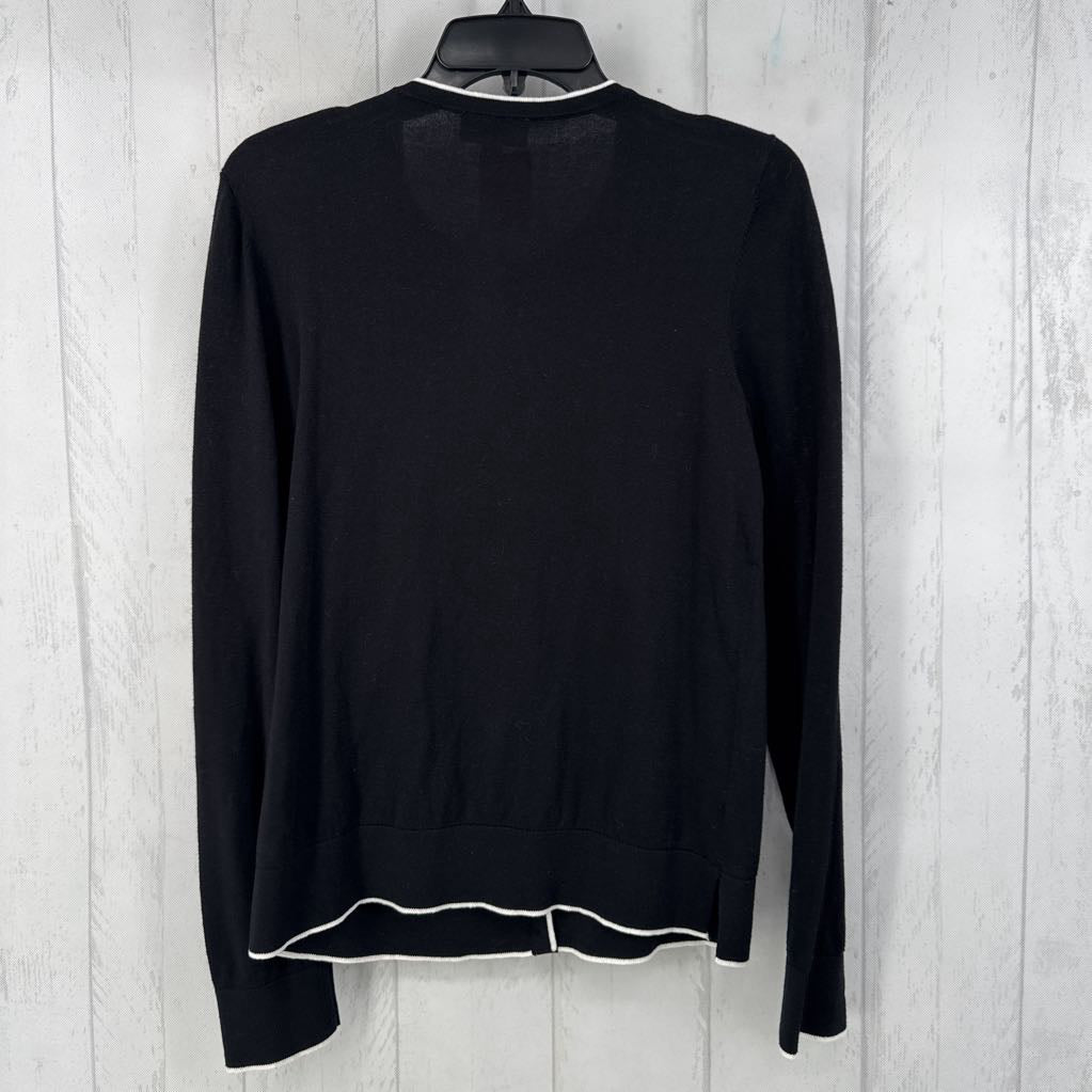 R50 M button down cardi