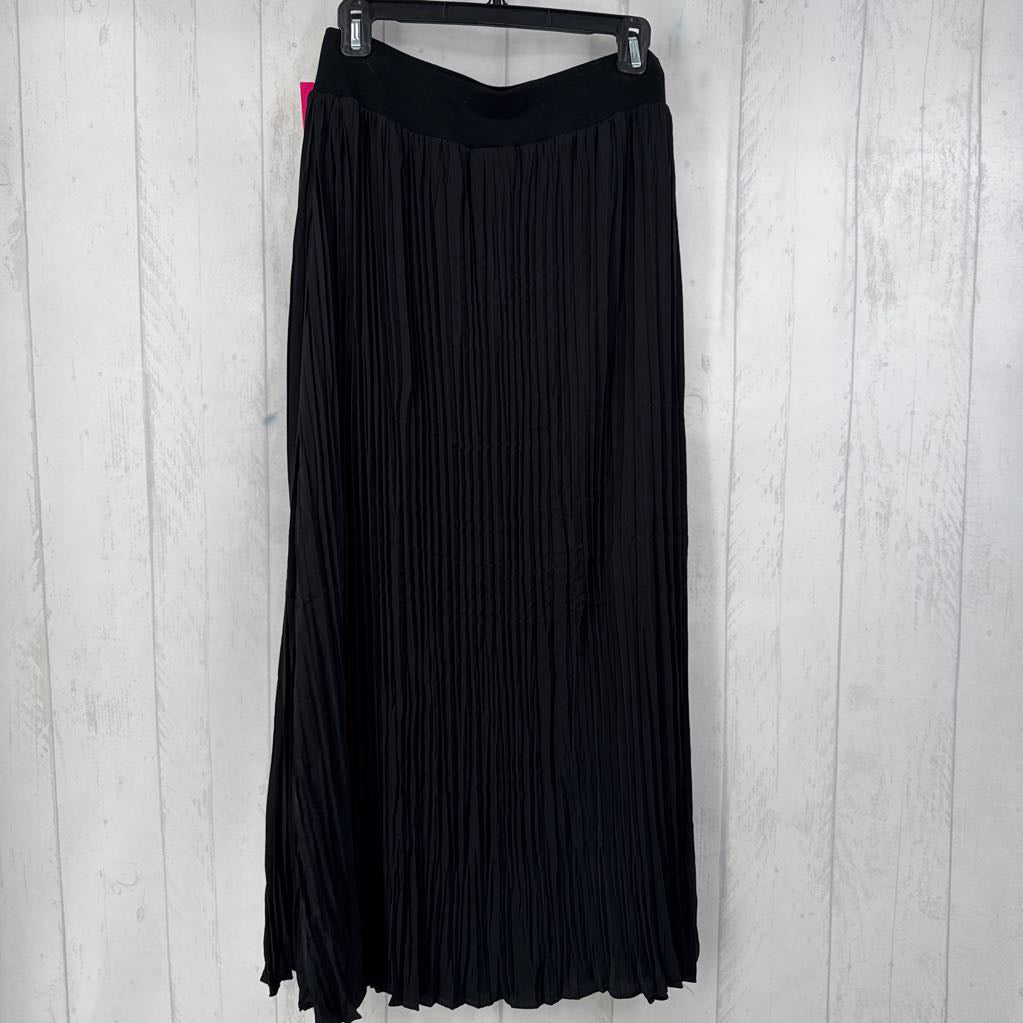 L pull-on pleated skirt