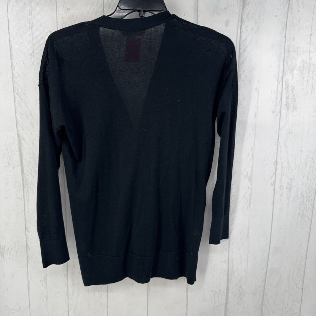 M button front cardi