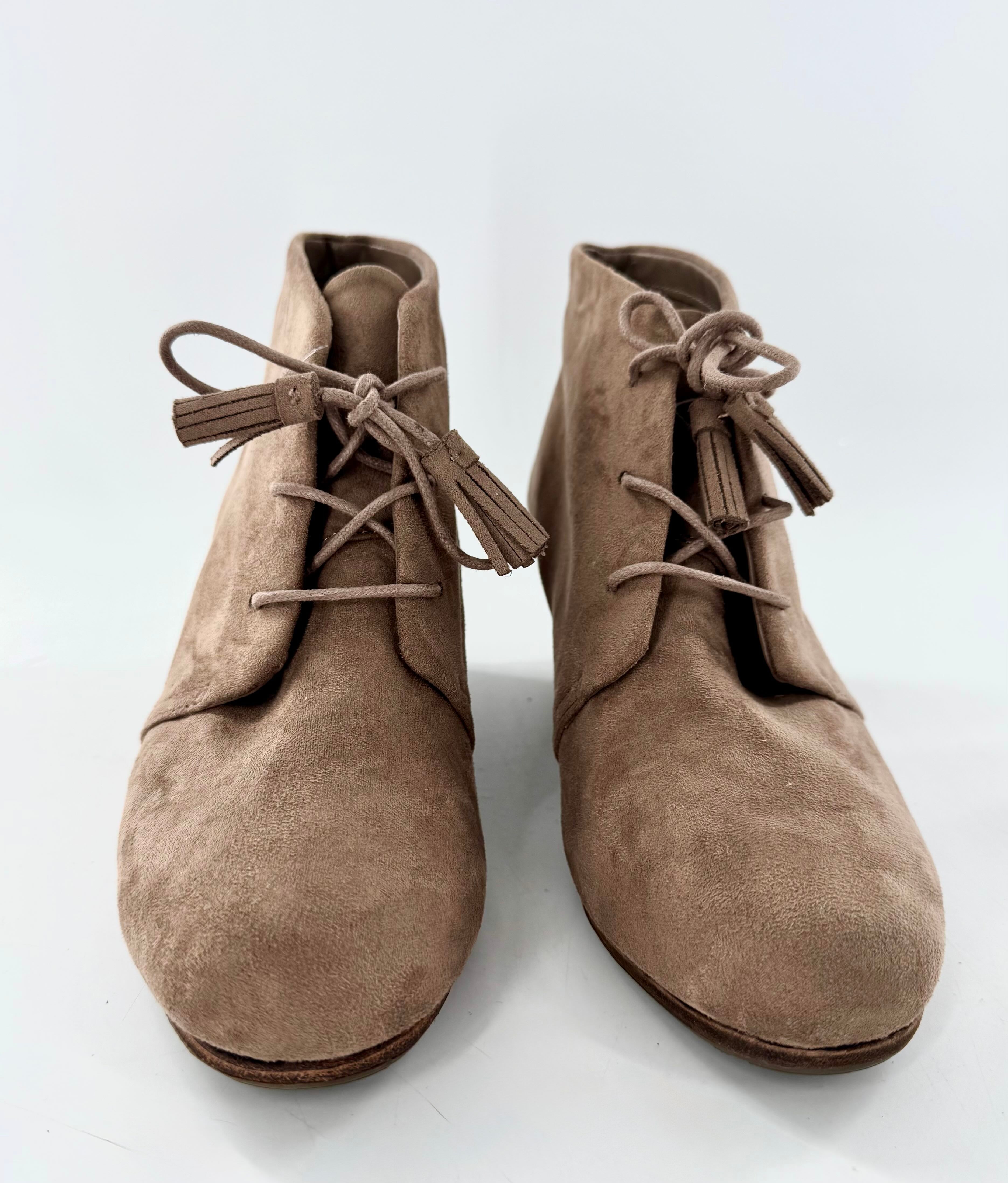 10 wedge heel bootie