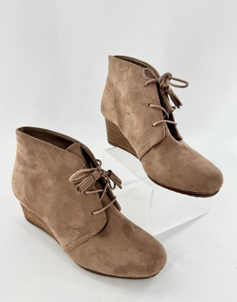 10 wedge heel bootie