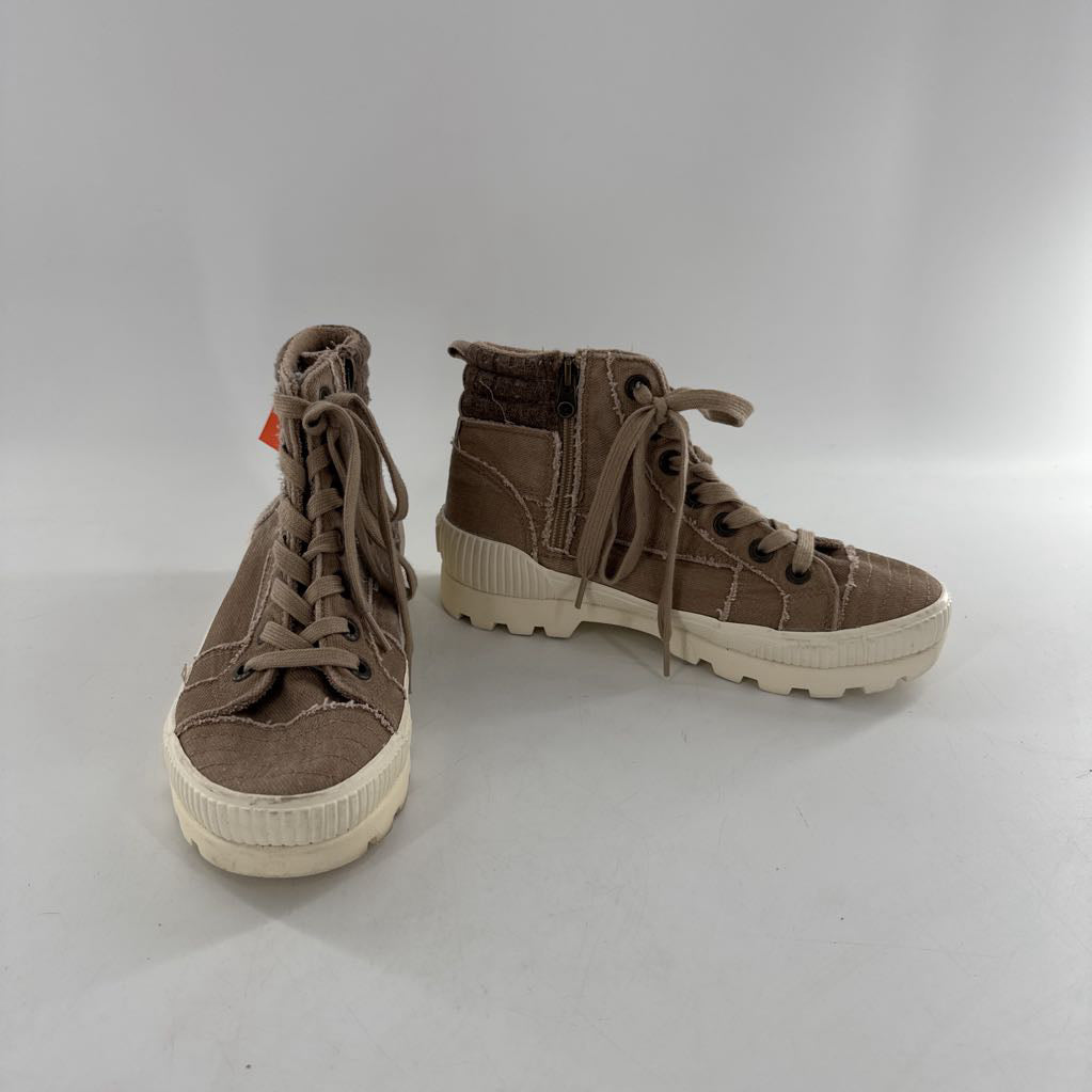 7.5 lace-up hi-top sneaker